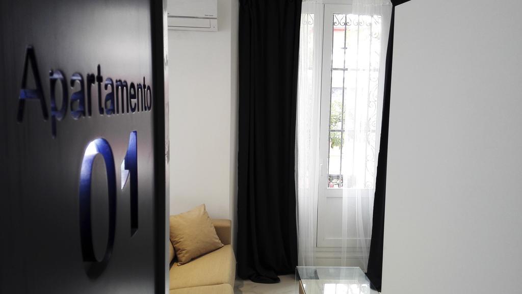 Apartamentos Adriano เซบีญา ภายนอก รูปภาพ