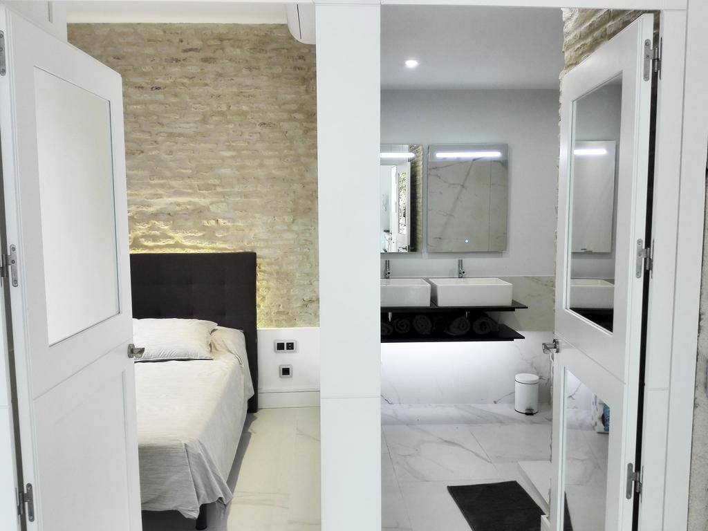 Apartamentos Adriano เซบีญา ภายนอก รูปภาพ